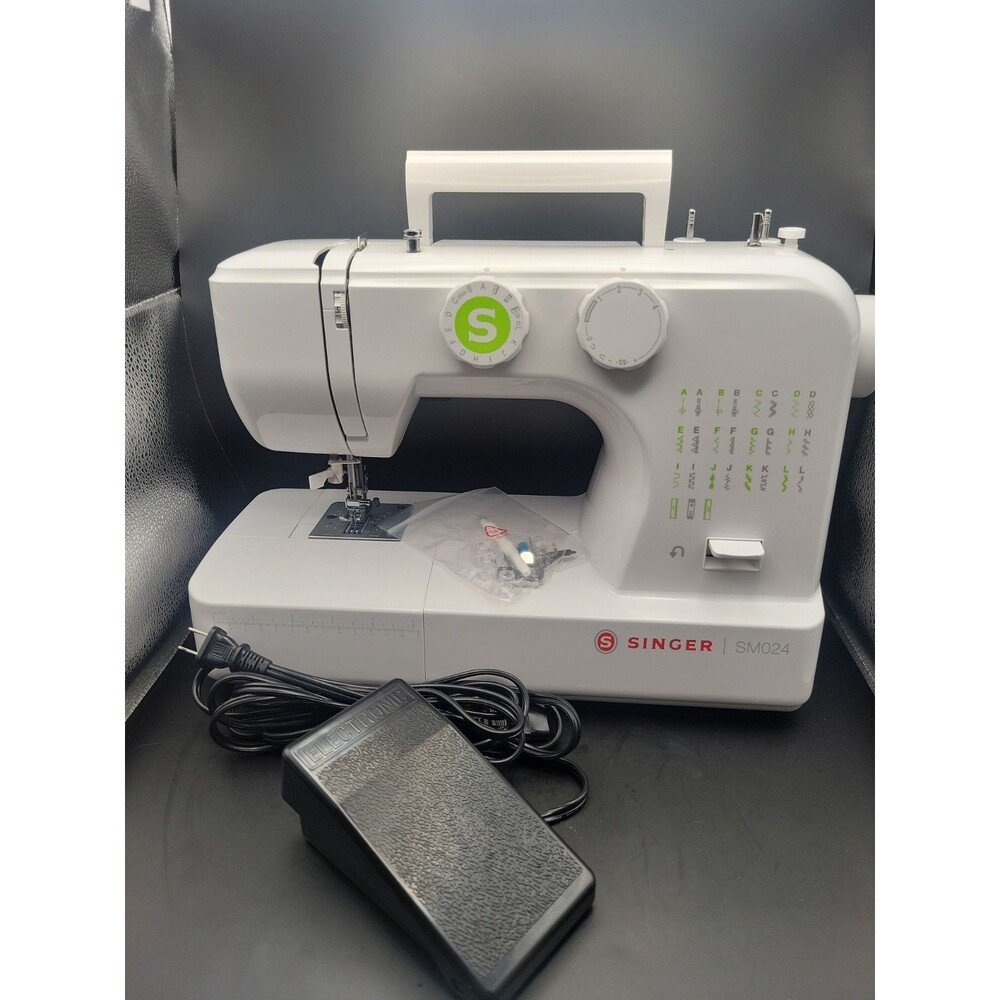 Singer Sewing Machine W/ Football Pedal SM024